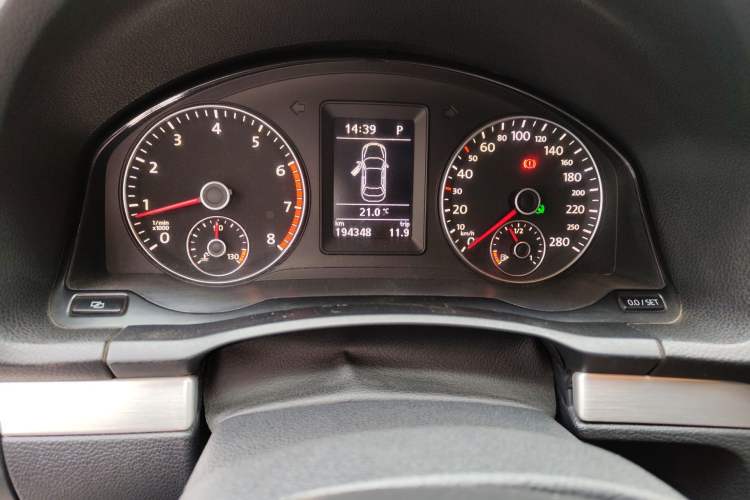 Used Volkswagen Eos 2010 2.0 TSI DSG Luxury Edition Odometer Close Up