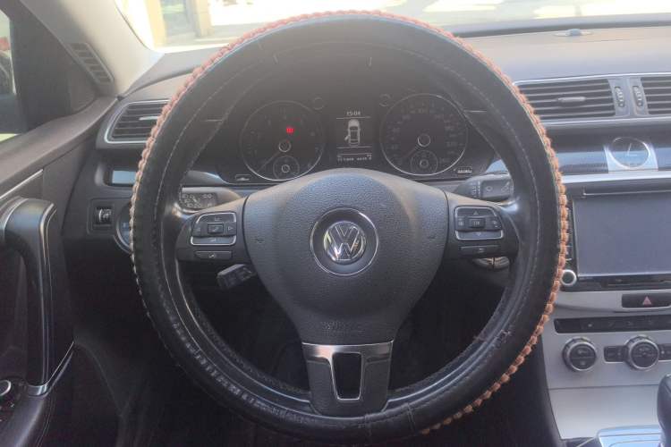 Used Volkswagen Magotan 2012 Revised Version 1.8TSI Leading Edition Steering Wheel