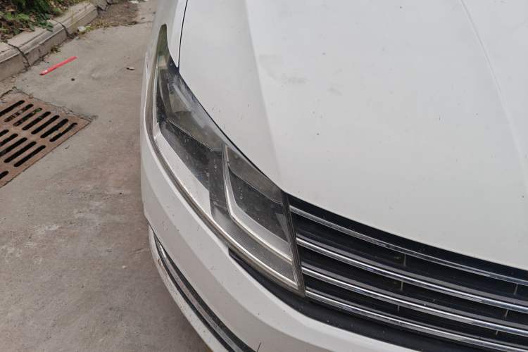 Used Volkswagen Lavida 2015 1.6L Automatic Comfort Edition Right Front Headlight