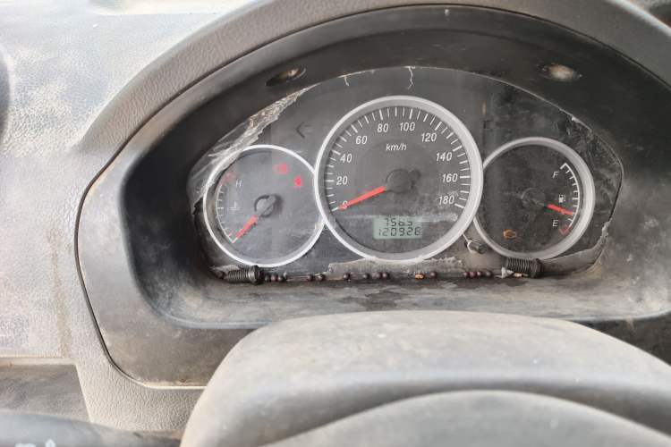 Used Dongfeng Xiaokang K07S 2017 1.2L Practical Version DK12-10 Odometer Close Up