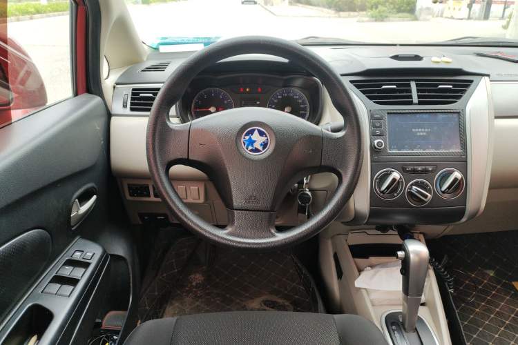 Used Venucia R50 2015 1.6L Automatic Fashion Edition
