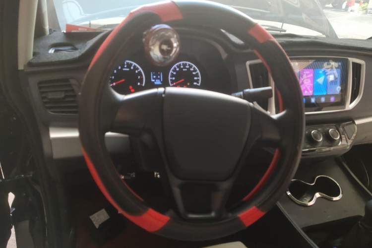 Used FORTHING Lingzhi 2023 M5L 1.6L Base Model 7 Seats
