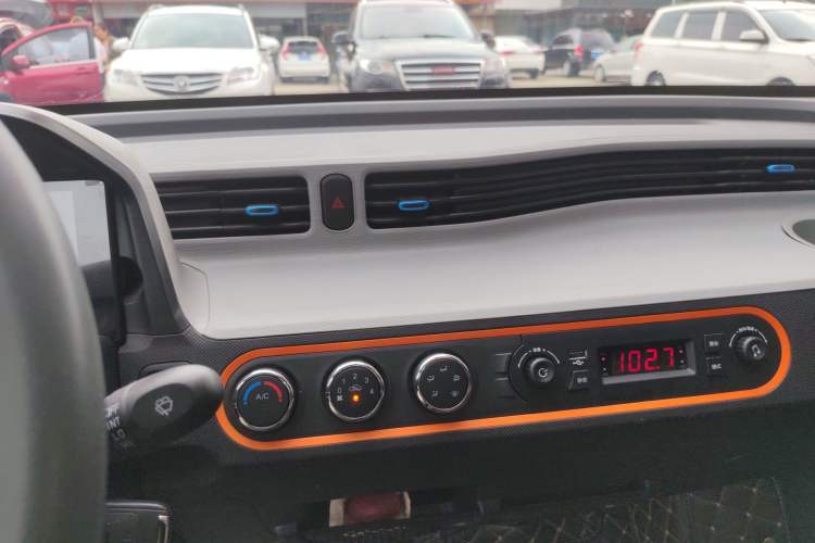 Used Wuling Hongguang MINIEV 2022 Easy Version Lithium Iron Phosphate Audio And AC Panel