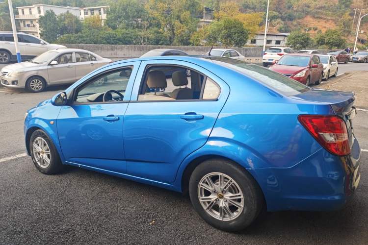 Used Chevrolet Aveo Sonic 2014 Sedan 1.4SL AT Stylish Sunroof Edition

