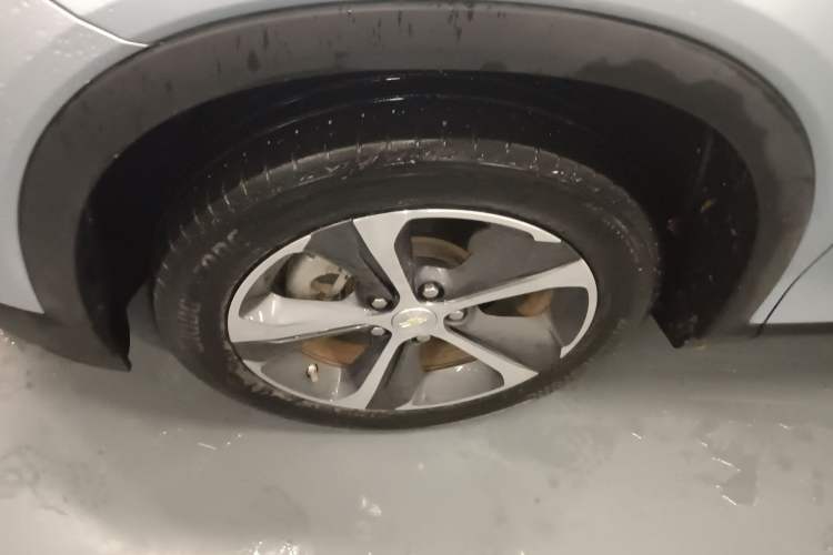 Used Chevrolet Menlo 2022 Starry Edition Left Front Wheel Hub