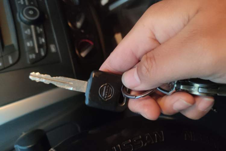 Used Nissan Navara 2017 2.5L Manual 4x4 Standard Edition QR25 Vehicle Key