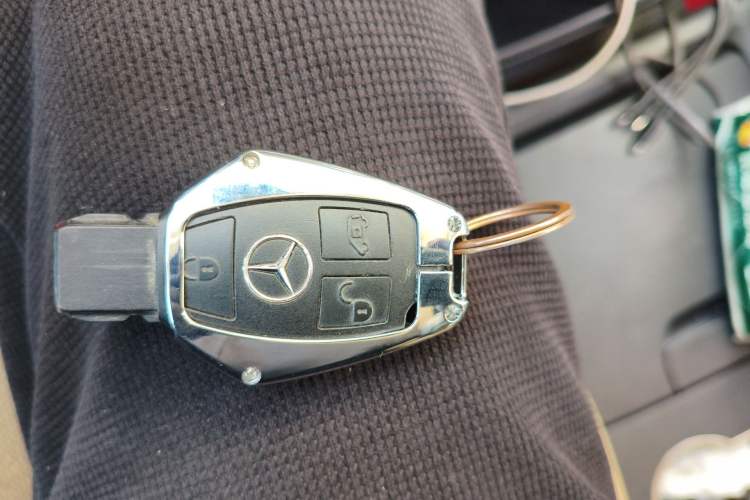 Used Mercedes-Benz Vito 2018 2.0T Elite Version 9 Seats China VI Emission Standard Vehicle Key