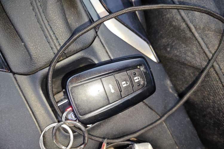 Used Toyota Levin 2019 Dual-Engine 1.8H E-CVT Tech Edition China VI Standard Vehicle Key