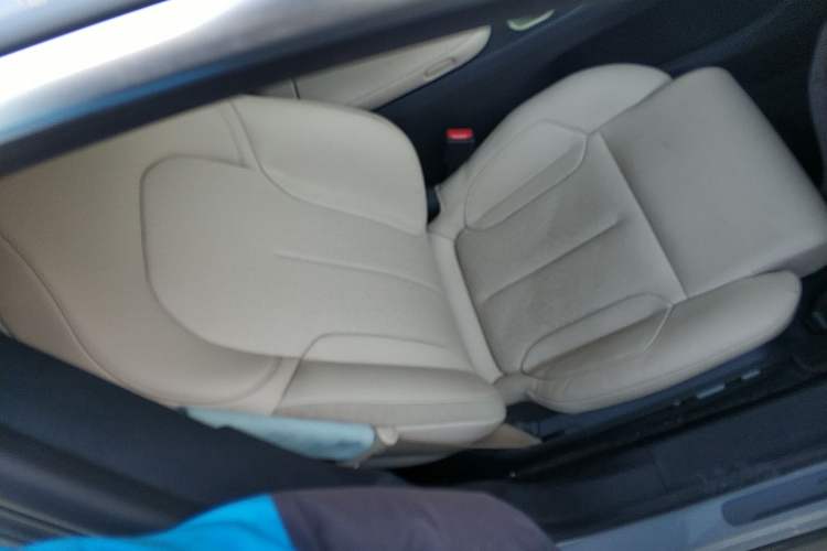 Used Nio ET5 2024 75 kWh Right Front Seat