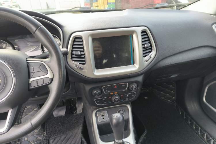 Used Jeep Compass 2017 200T Automatic Family Edition