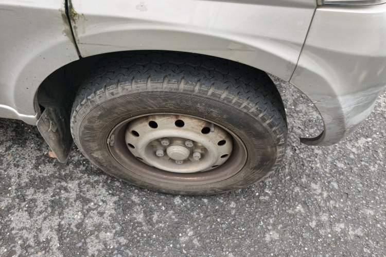 Used Wuling Rongguang 2021 1.5L Extended Basic Version L3C Right Front Wheel Hub