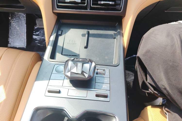 Used BYD Song L DM-i 2024 112 km Beyond Edition Gear Lever