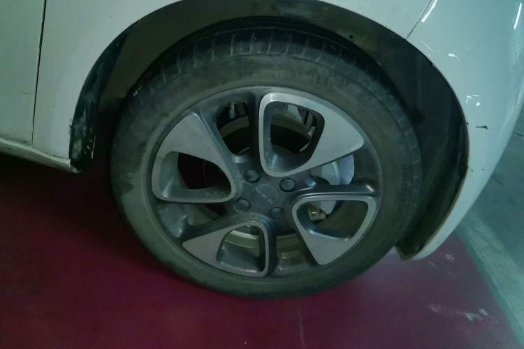 Used ORA White Cat 2020 401 km Flagship Version Right Front Wheel Hub