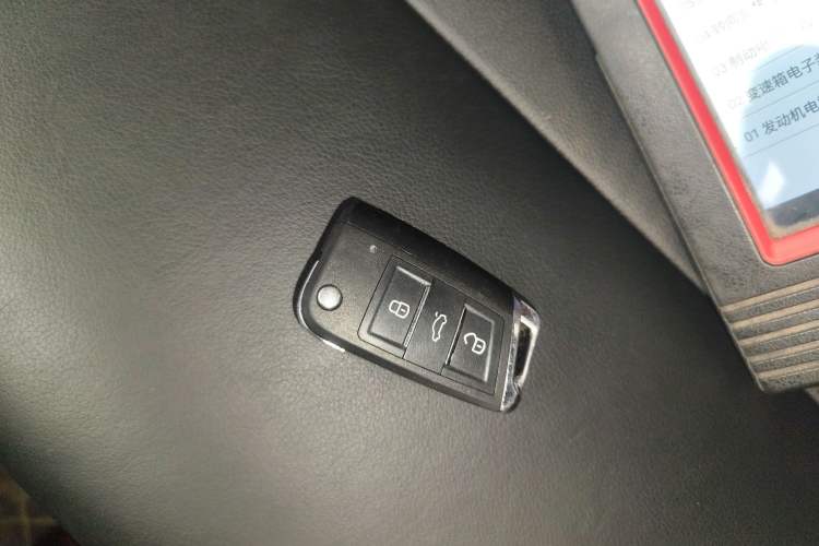 Used Volkswagen Sagitar 2017 1.6L Automatic Comfort Model Interior 1