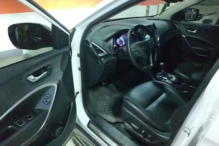 Used Hyundai Santa Fe 2013 2.0T Automatic All-Wheel Drive Top Trim