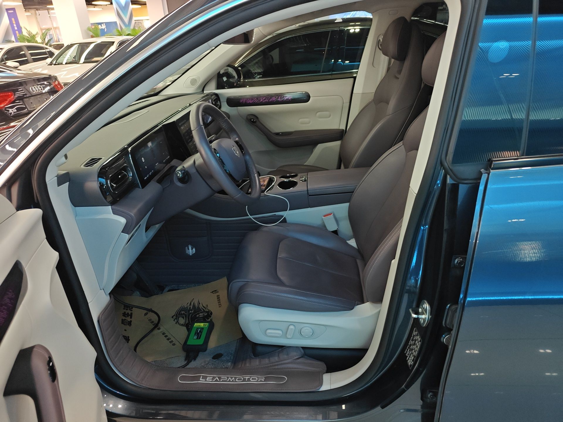 Переднее сиденье в автомобиле