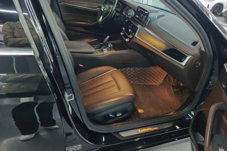 Used BMW 5 Series 2020 530Li xDrive Luxury Package Right Front Seat