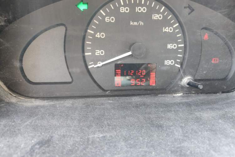 Used Wuling Rongguang 2015 1.2L S Base Model CNG Odometer Close Up