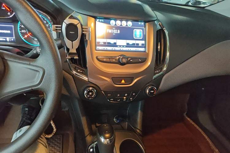 Used Chevrolet Cruze 2018 Hatchback 320 Automatic Pioneer Sunroof Edition
