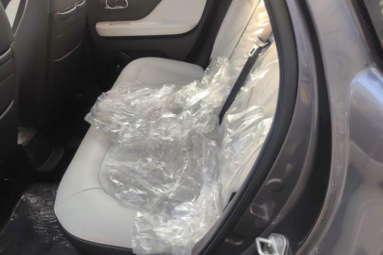 Used Cowin October 2025 Mate 410 km Surfing Edition