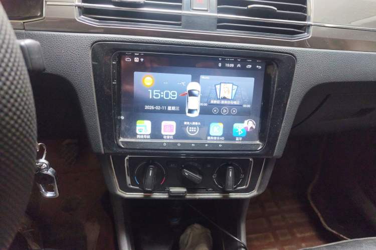 Used Volkswagen Santana 2016 1.6L Manual Comfort Edition Audio And AC Panel