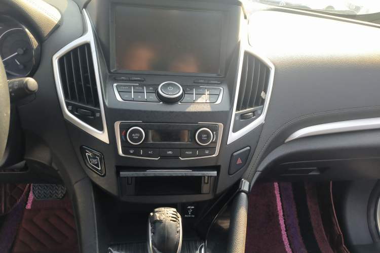 Used Dongfeng Aeolus AX7 2016 2.0L Automatic Zhiyi Trim