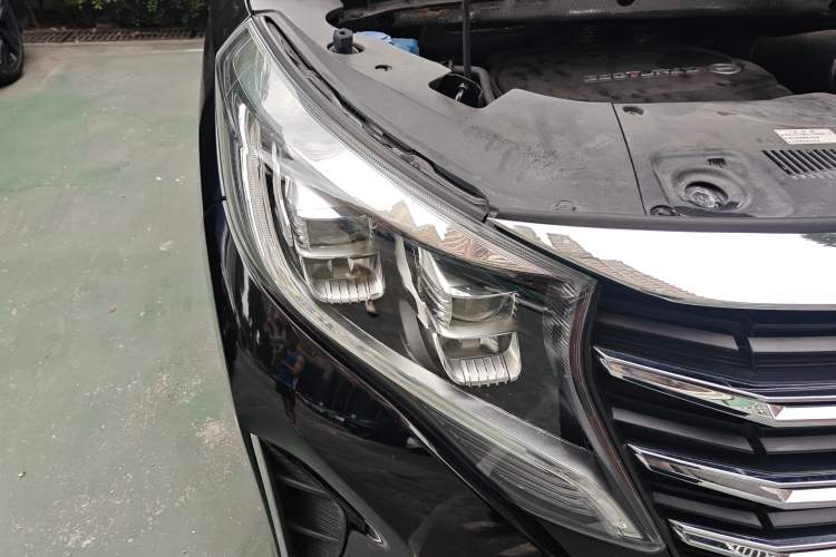 Used GAC Trumpchi M8 2021 Lingxiu Series 390T Deluxe Edition Right Front Headlight