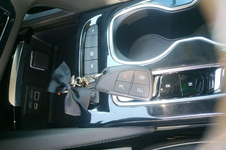 Used Buick Envision 2023 Encore Plus 652T Five-Seat All-Wheel-Drive Luxury Model
