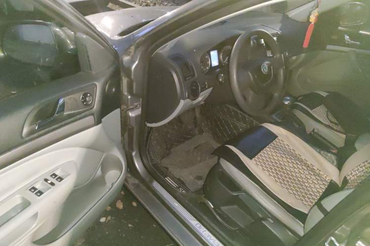 Used Skoda Octavia 2013 1.6L Automatic Yijun Edition Driver Seat