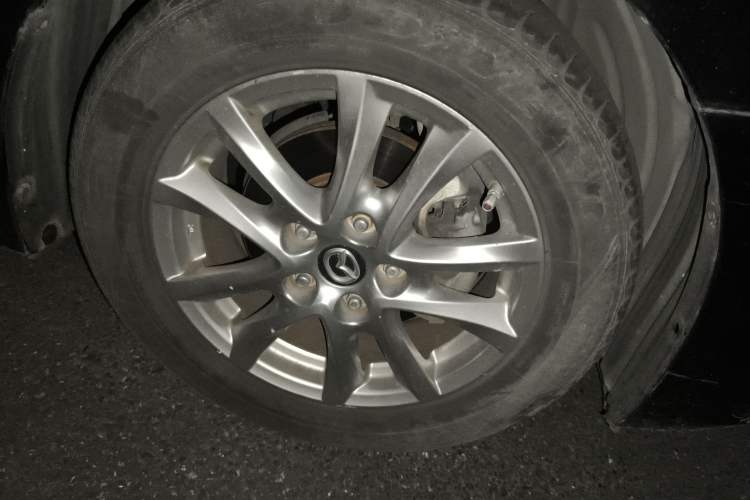 Used Mazda 3 Axela 2014 Sedan 1.5L Manual Comfort Model