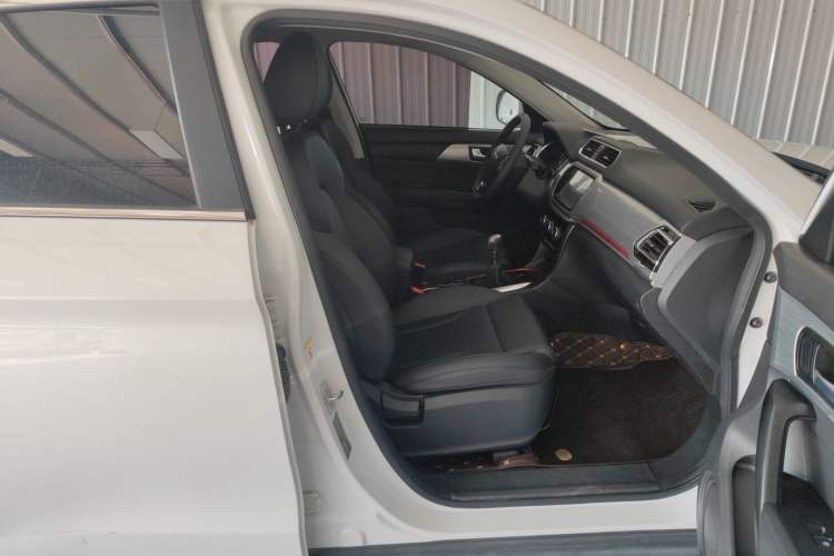 Used Haval H2 2018 Chuanxiang Edition Blue Badge 1.5T Manual Two-Wheel Drive Fashionable Model