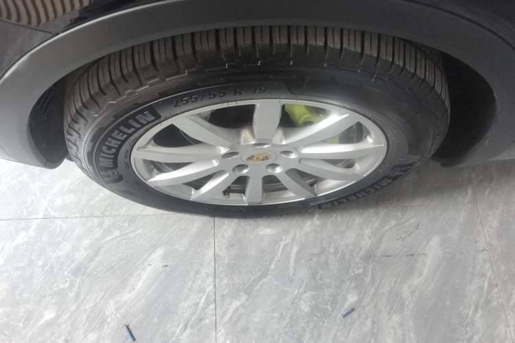 Used Porsche Cayenne E-Hybrid 2019 Cayenne E-Hybrid 2.0T Left Front Wheel Hub