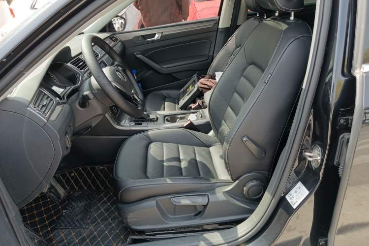 Used Volkswagen Passat 2016 1.8T Government Procurement Version (CEA Engine + 6AT) Left Front Seat