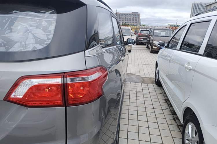 Used Wuling Hongguang S3 2018 1.5T Manual Comfort Model China V Standard
