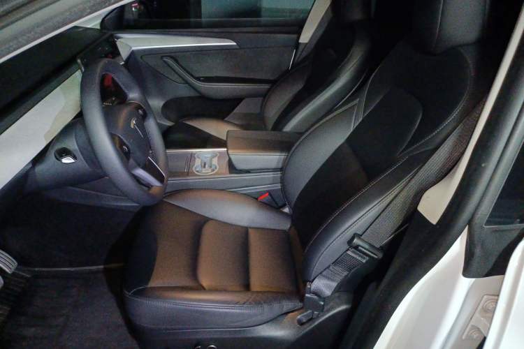 Used Tesla Model Y 2023 High-Performance All-Wheel-Drive Version