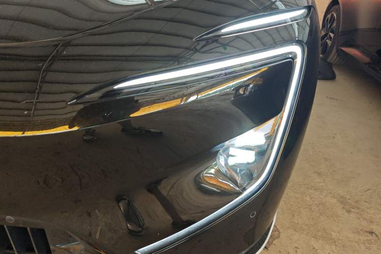 Used Avatr 12 2025 Updated Ultra All-Electric Four-Wheel Drive Left Front Headlight