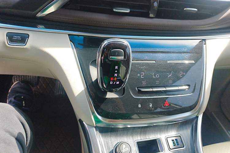 Used Buick GL8 2023 Land Executive Class Comfort Model