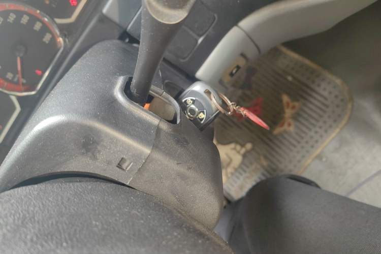 Used FORTHING Lingzhi 2013 M5 Q7 2.0L 7-Seater Long-Wheelbase Comfort Model