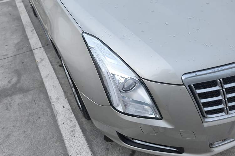 Used Cadillac XTS 2014 28T Comfort Version Right Front Headlight