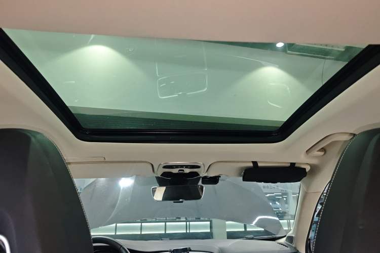 Used Lynk & Co 01 2019 2.0T Two-Wheel-Drive Pro Version China VI Standard Headliner