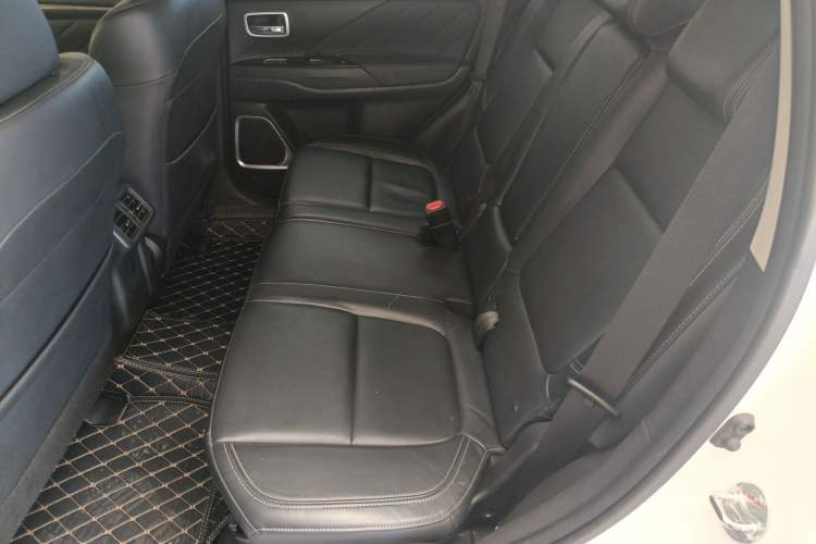 Used Mitsubishi Outlander 2019 2.0L Two-Wheel Drive Comfort Edition 5 Seats China VI Standard