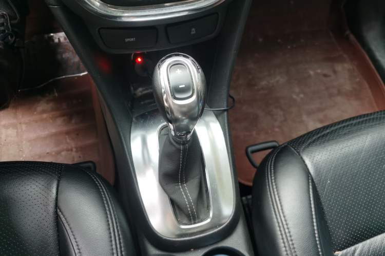 Used Buick Encore 2015 1.4T Automatic Two-Wheel Drive Urban Elite Version
