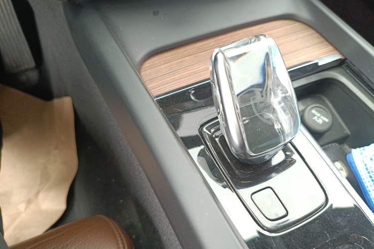 Used Volvo S60 2023 B4 Zhiyuan Luxury Edition Gear Lever