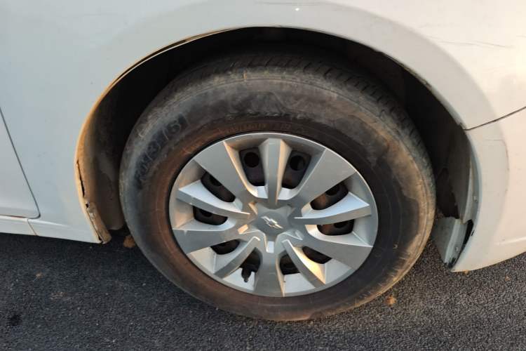 Used Chevrolet Cruze 2015 1.5L Classic SL MT Right Front Wheel Hub