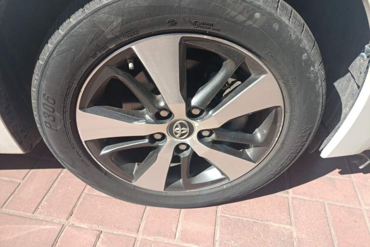 Used Toyota Levin 2017 Revised Dual-Engine 1.8H GS-L E-CVT Leading Edition China V Standard
