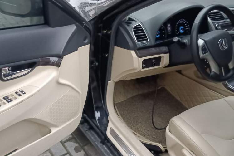 Used CHANGAN Raeton 2014 1.8T Automatic Elite Anniversary Edition China IV Standard Driver Seat