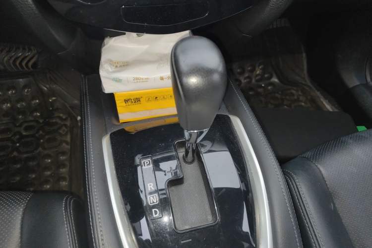 Used Nissan X-Trail 2015 2.0L CVT Comfort MAX Edition 2WD Gear Lever
