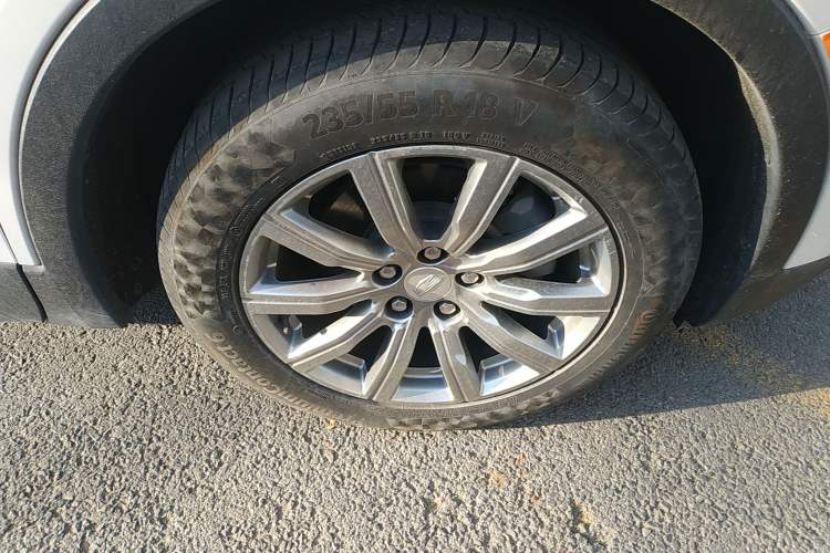 Used Cadillac XT4 2020 28T Two-Wheel-Drive Leading Version Right Front Wheel Hub