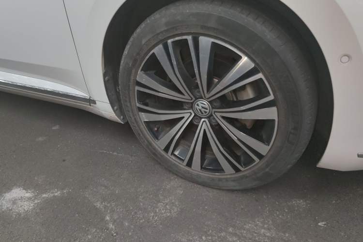 Used Volkswagen FAW-Volkswagen CC 2020 330TSI Glamour Edition China VI Standard Right Front Wheel Hub