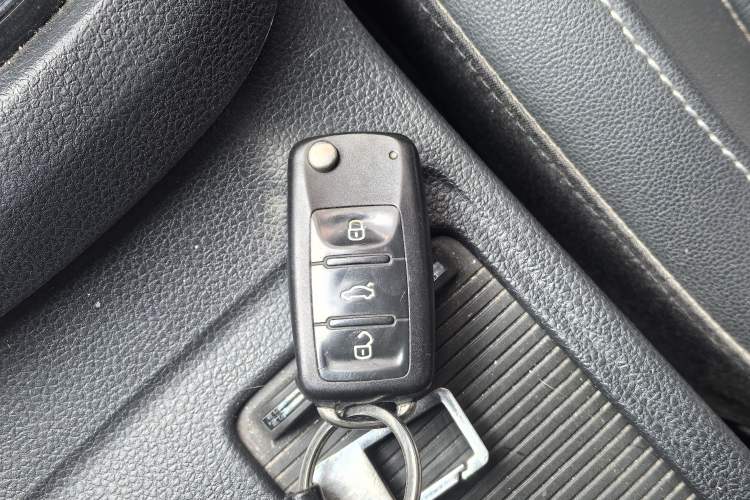 Used Volkswagen Sagitar 2015 1.6L Manual Comfort Model